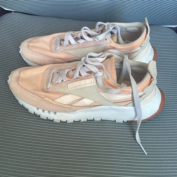 GC Reebok Pink Legacy Runners - Size 7 - Picture 4 of 6